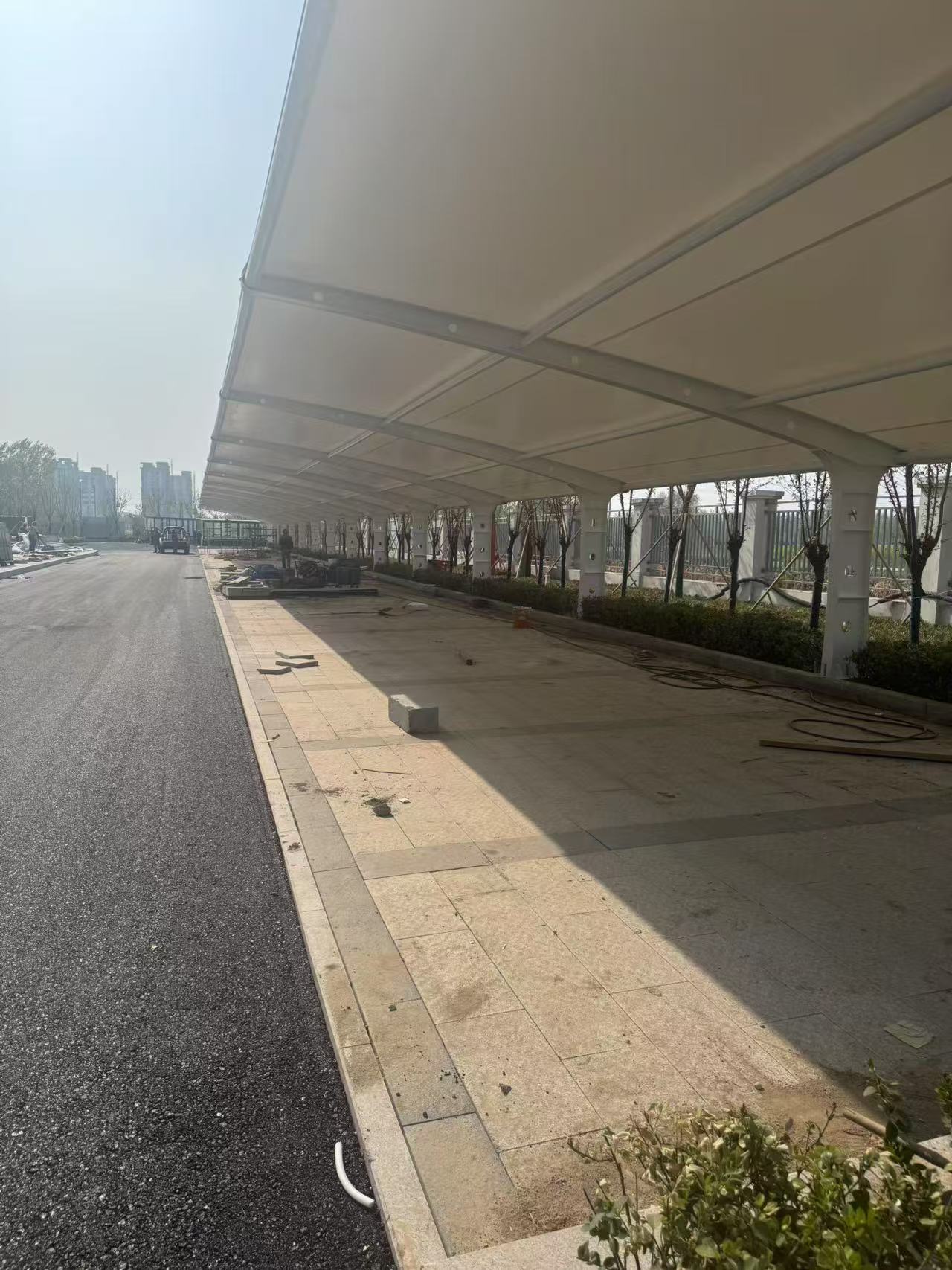 大跨度充电桩停车棚