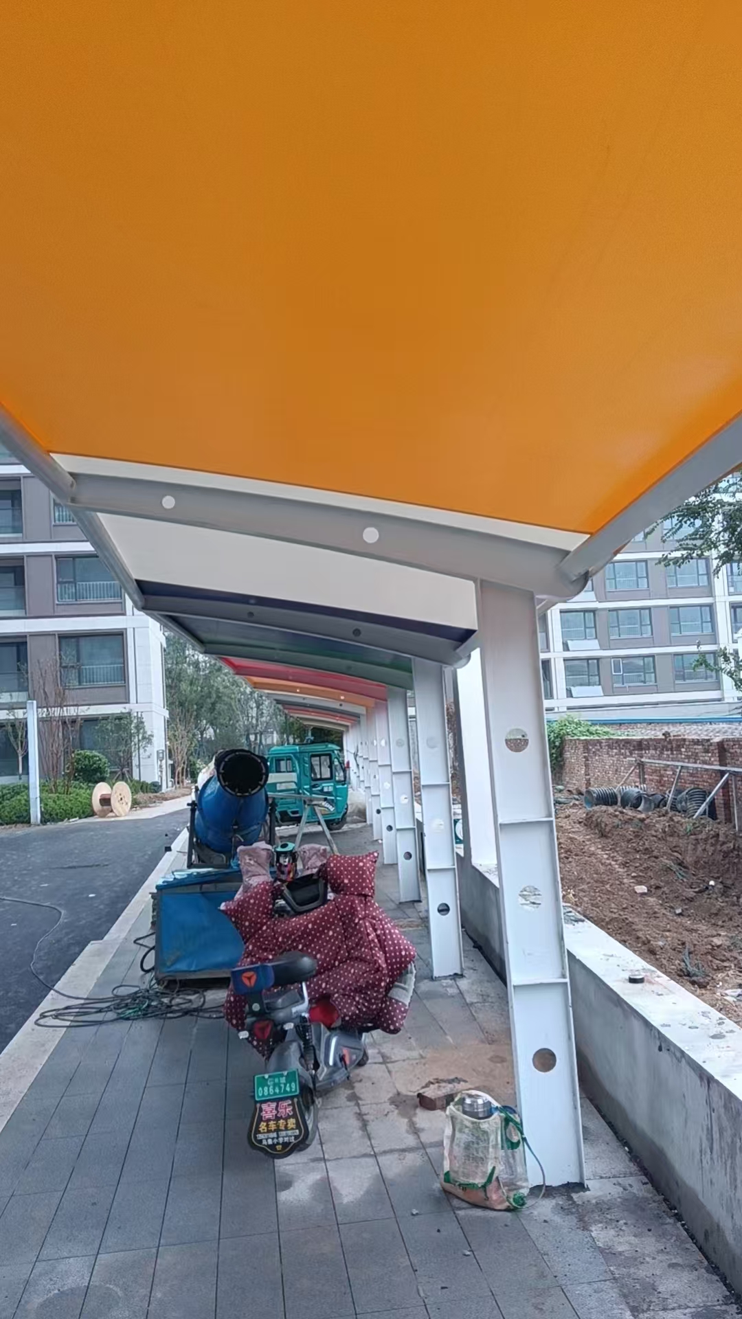 PVDF膜材电动车棚